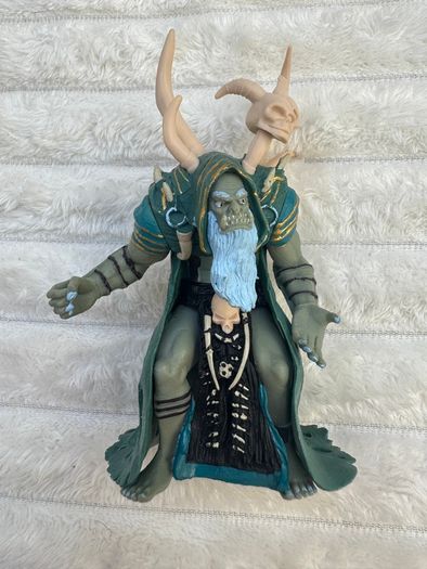 Warcraft Guldan Action Figure Damaged One horn is Broken Used approx. 9 cm (without horns) Used Please see photos