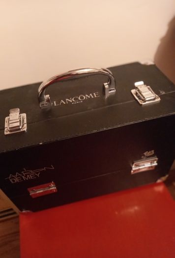 Aaron de Mey MUA beauty make up case box