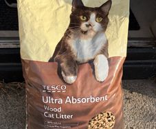 Wood pellet cat litter