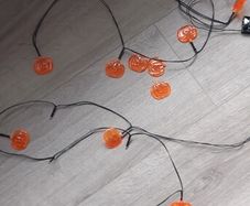 Battery powered lights pumpkin like new 5 each