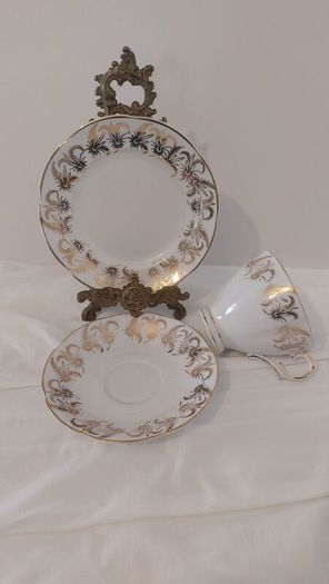 Fabulous Vintage Royal Tara Fine Bone China 14 Piece Breakfast Teaset for Four in a Beautiful Gilt Feathery Repeat Pattern, no. 947