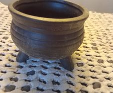 Small black pots