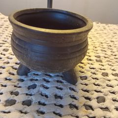 Small black pots