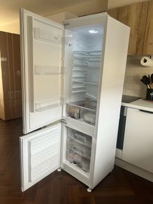 2months old - Fridge freezer built-in