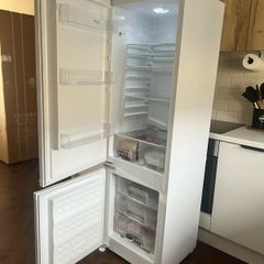2months old - Fridge freezer built-in