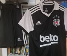 Beskitas Football Kit Age 11-12 Years old