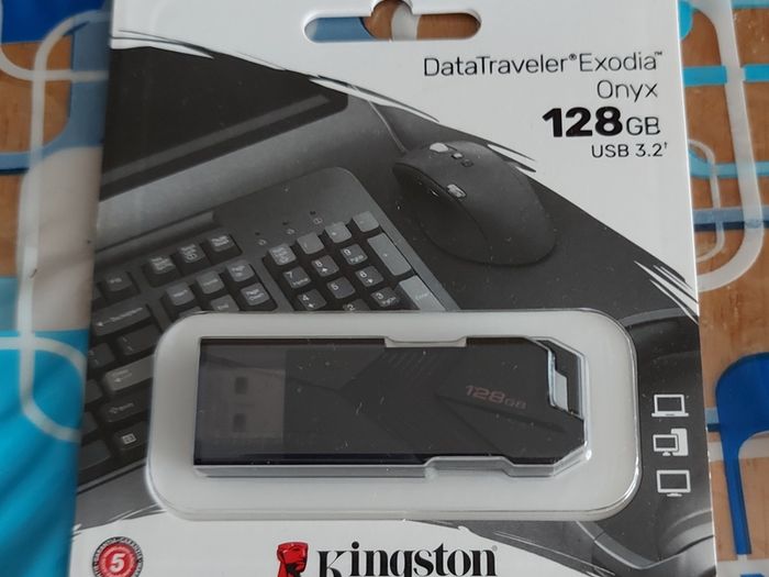 Kingston DataTraveler USB Flash Drive 3.2, 128 gb, new. Perfect gift.