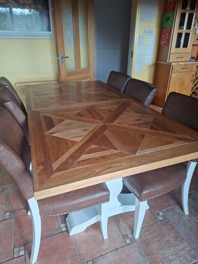 Solid wood Extendable dining table and chairs