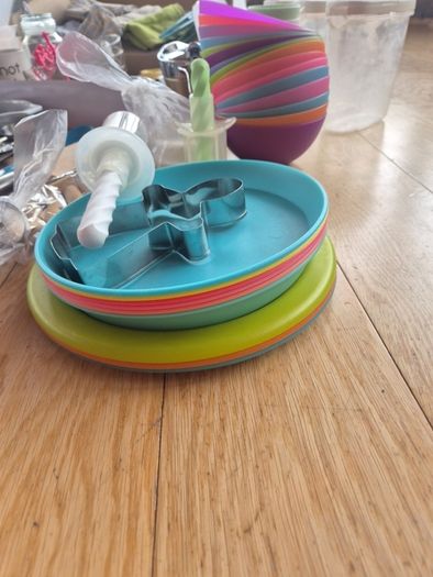 Kitchen items - bowls, serve ware, household etc.