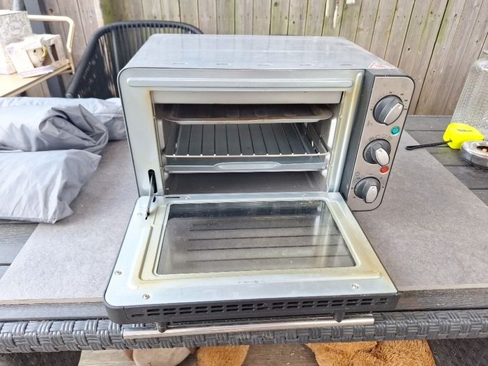 Silver crest mini oven. Great for camping,  light weight.  In full working order. Used a few times , otherwise in good condition.