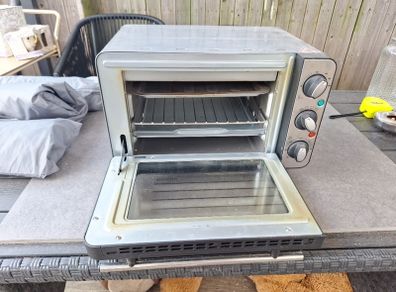 Silver crest mini oven. Great for camping,  light weight.  In full working order. Used a few times , otherwise in good condition.