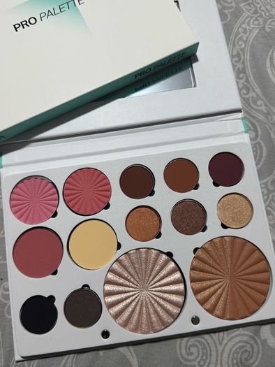 Ofra cosmetics professional Sassy palette new