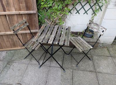Outdoor table and chairs