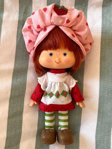 Vintage Strawberry Shortcake doll 2008 collectible