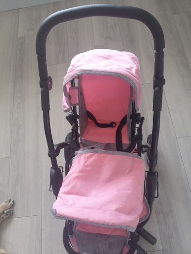 Silver Cross dolls twin buggy  in very good condition 25 euro . Folds down .Comes with 6 small crochet  blankets