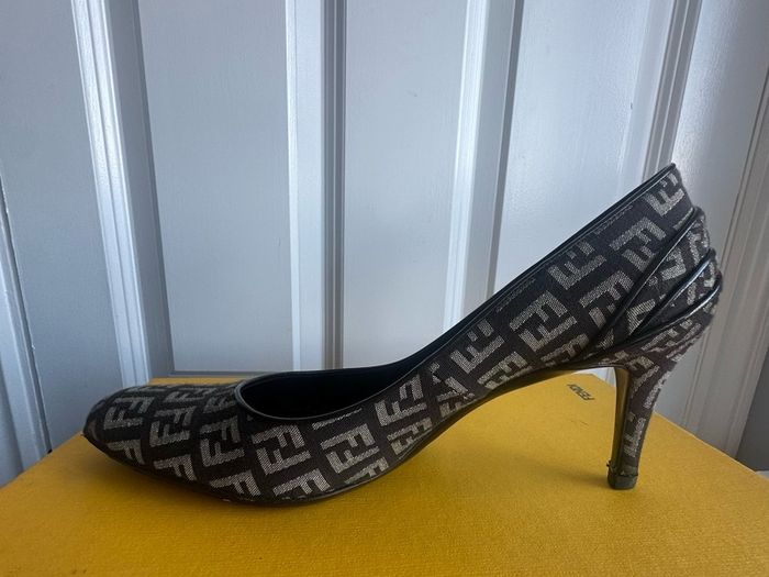 Fendi shoes - sz 39
