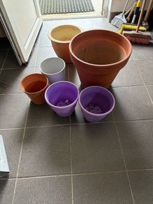 6 plant pots 3 ceramic and 3 plastic