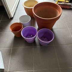 6 plant pots 3 ceramic and 3 plastic