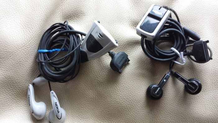 NOKIA-Left Original HDS-3 Headset for Nokia N70 Music Grey NOKIA-Right Originals HS-23 Handsfree headphones Genuine E65 E70 N70 N71 N72 N73