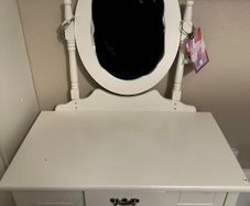 Dressing table - no chair