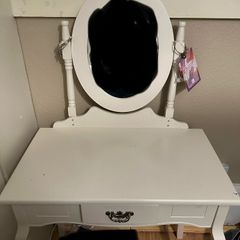 Dressing table - no chair