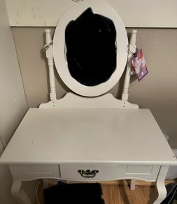 Dressing table - no chair