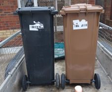 140l wheelie bin