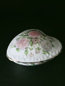Coalport "Garden of the Rose"  The Heart Box