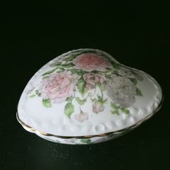 Coalport "Garden of the Rose"  The Heart Box
