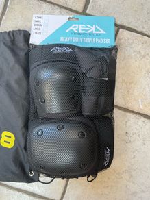 skate / skateboard pads NEW
