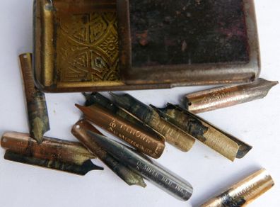 Antique 14 x Assorted Fine Quality  Dip Pen Nibs and Victorian Box