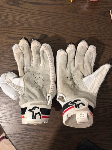 Left handed batting gloves kookaburra beast 5.1