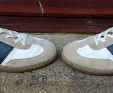 White & Blue Flat Runners (used).