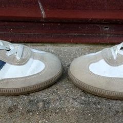 White & Blue Flat Runners (used).
