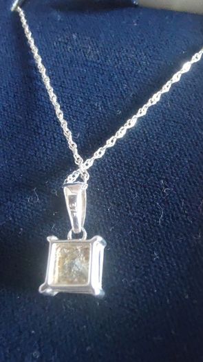 9k white gold pendant