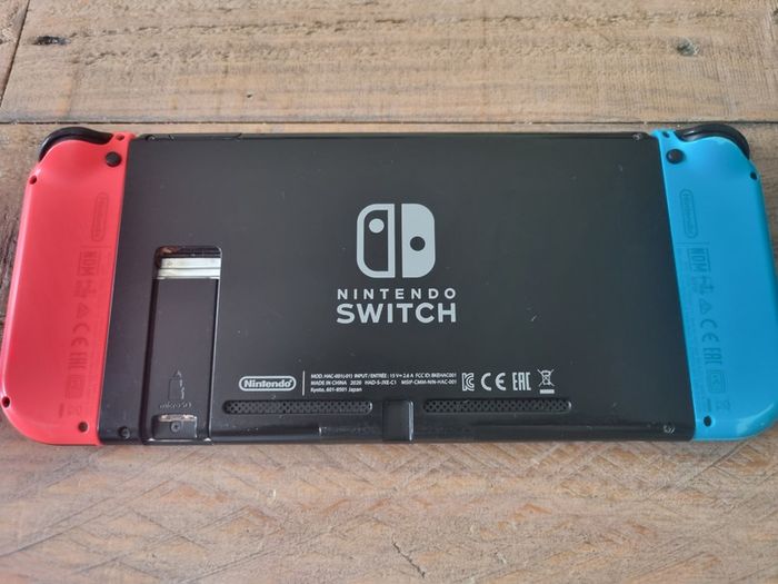 Nintendo Switch Standard Bundle + Case & 7 Games (Mario, Minecraft)