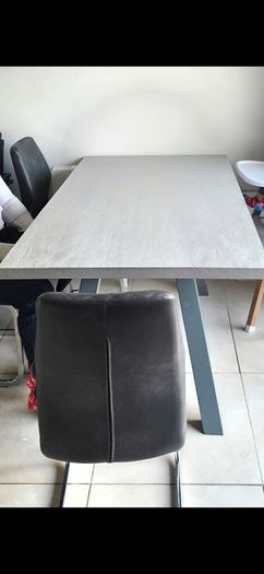 Table with 4 chairs