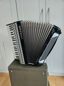 Hohner Atlantic IVN Accordion 120 base