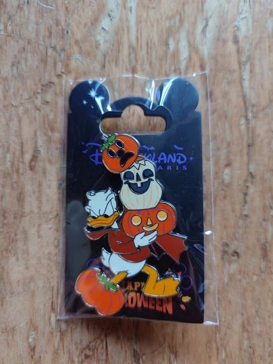 Disney Disneyland Paris Halloween pin