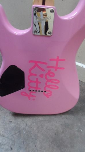Squier by Fender Hello Kitty Stratocaster (Limited Edition)