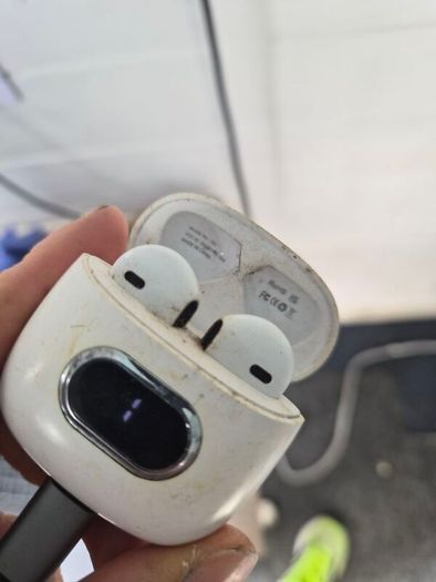 wireless earbuds