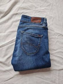 Tommy hilfiger Sophie slim mid jeans size 27/34  zip fly in excellent condition