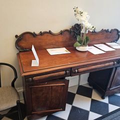 Hall table