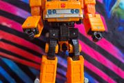 Transformers Earthrise War for Cybertron Autobot Grapple action figure