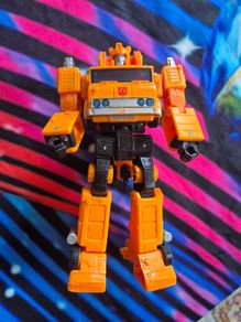Transformers Earthrise War for Cybertron Autobot Grapple action figure