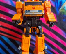 Transformers Earthrise War for Cybertron Autobot Grapple action figure