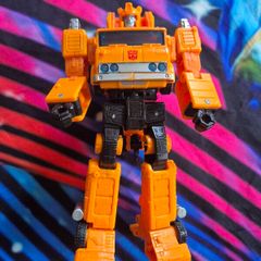 Transformers Earthrise War for Cybertron Autobot Grapple action figure