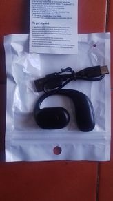 new Bluetooth earphone.never fall off.