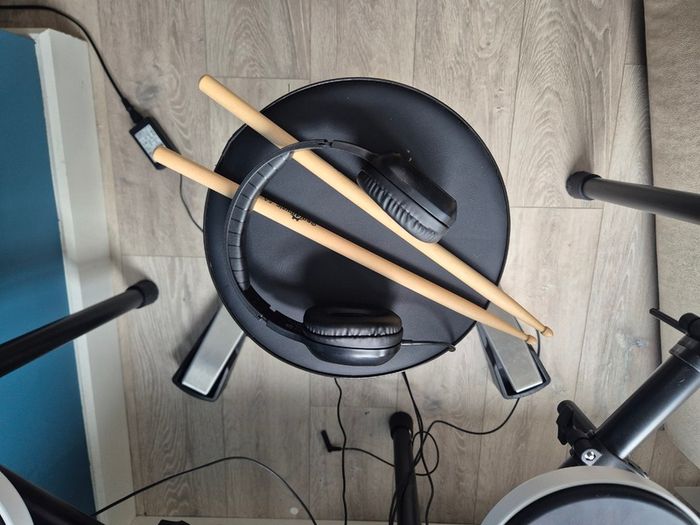 Electronic Drum Kit Roland