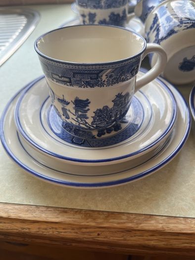 Vintage Arklow Pottery "Willow " 20 piece Teaset in Mint condition